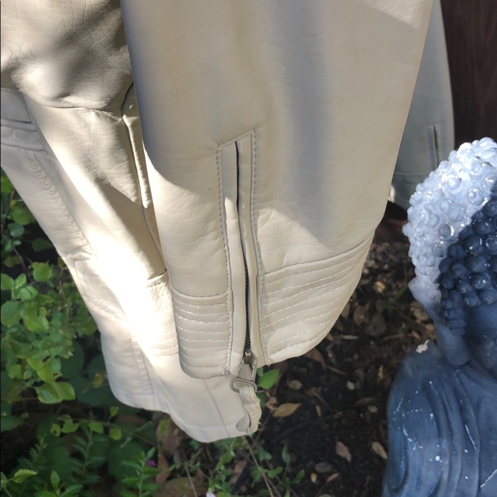 Jacket - Picture 4 of 4